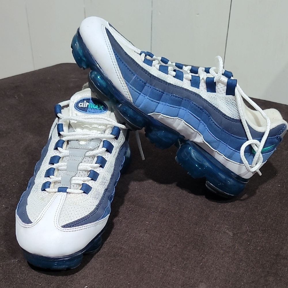 Nike Air Max 95 Blue and White Sneakers